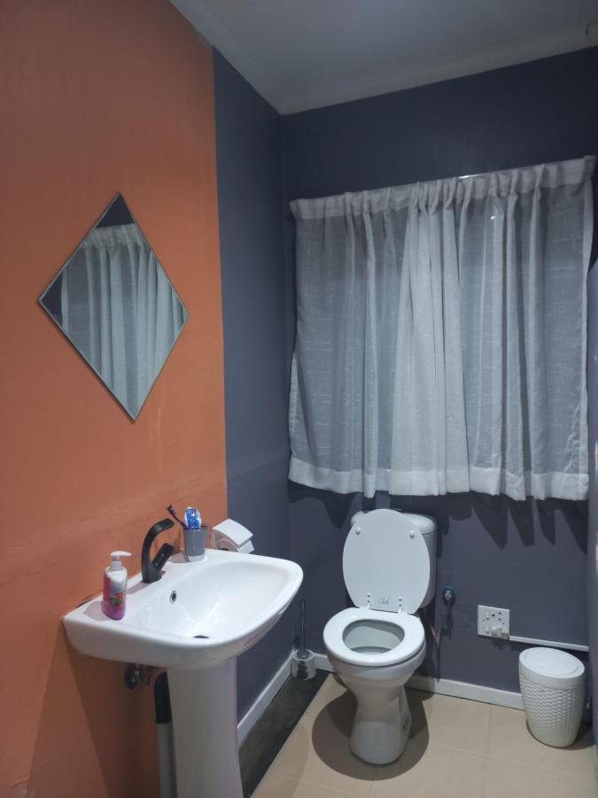 28 At Van Den Bos International Guesthouse Edenvale Exterior photo